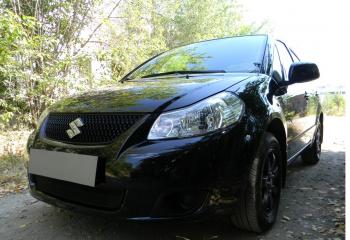 2 899 р. Защита радиатора Стрелка11 Стандарт  Suzuki SX4  GYC21S (2006-2012) дорестайлинг седан (черная)  с доставкой в г. Пермь. Увеличить фотографию 2