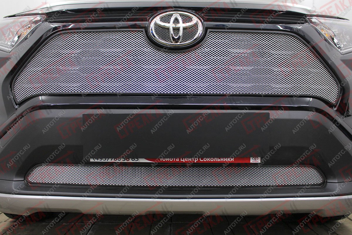 4 099 р. Защита радиатора (верх с парктроником и камерой) Стрелка11 Стандарт  Toyota RAV4  XA50 (2018-2025) 5 дв. дорестайлинг (хром)  с доставкой в г. Пермь