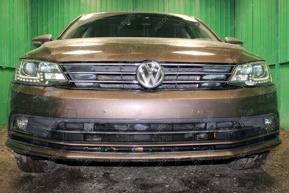 4 999 р. Защита радиатора (3 части с парктроником) Стрелка11 Стандарт Volkswagen Jetta A6 седан рестайлинг (2015-2018) (черная)  с доставкой в г. Пермь