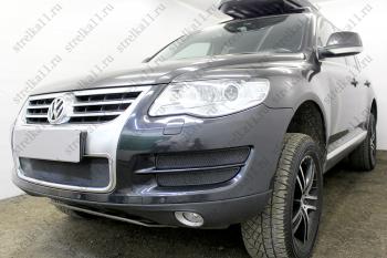 3 689 р. Защита радиатора (боковая 4 части) Стрелка11 Стандарт Volkswagen Touareg GP рестайлинг (2006-2010) (черная)  с доставкой в г. Пермь. Увеличить фотографию 2
