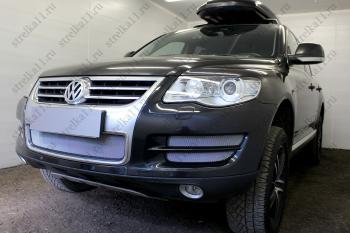 3 799 р. Защита радиатора (боковая 4 части) Стрелка11 Стандарт  Volkswagen Touareg  1 GP (2006-2010) рестайлинг (хром)  с доставкой в г. Пермь. Увеличить фотографию 2