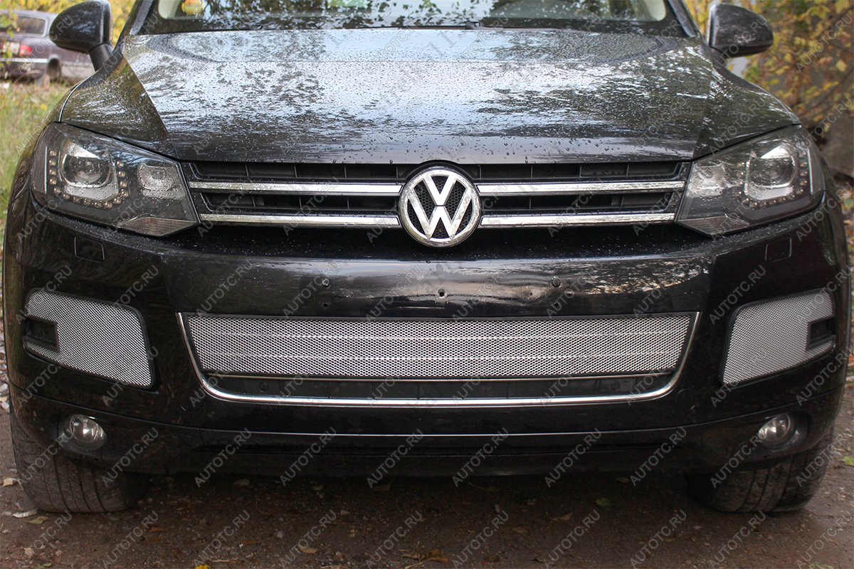 4 099 р. Защита радиатора (боковая 2 части) Стрелка11 Стандарт  Volkswagen Touareg  2 NF (2010-2014) дорестайлинг (хром)  с доставкой в г. Пермь