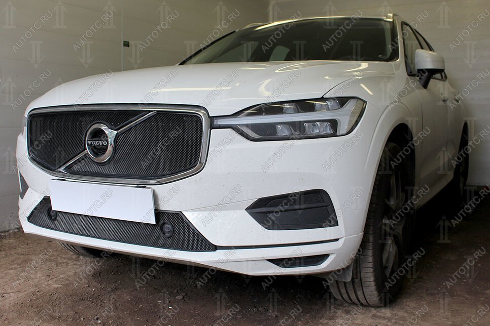 4 099 р.  Защита радиатора (Momentum) (верх 2 части) Стрелка11 Стандарт Volvo XC60 (2017-2022) (черная)  с доставкой в г. Пермь