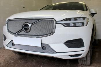 4 399 р. Защита радиатора (R-Design) (верх 2 части) Стрелка11 Стандарт  Volvo XC60 (2017-2022) (хром)  с доставкой в г. Пермь. Увеличить фотографию 2