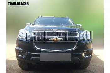 Зимняя заглушка решетки радиатора (верх) Стрелка11 Chevrolet Trailblazer GM800 дорестайлинг (2012-2016) (черная)
