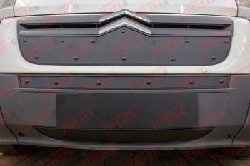 Зимняя заглушка решетки радиатора (середина) Стрелка11 CITROEN Jumper 250 (2006-2014) (черная)