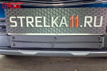 1 099 р. Зимняя заглушка решетки радиатора (2 части) Стрелка11 Geely Monjaro (2022-2025) (черная)  с доставкой в г. Пермь. Увеличить фотографию 2