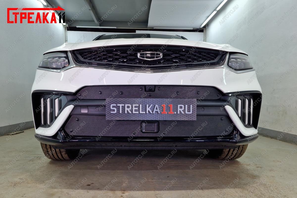 759 р. Зимняя заглушка решетки радиатора (низ с датчиками) Стрелка11  Geely Tugella  FY11,HPBA4 (2022-2025) рестайлинг (черная)  с доставкой в г. Пермь
