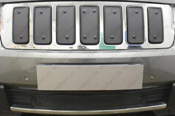 Зимняя заглушка решетки радиатора (низ) Стрелка11 Jeep Grand Cherokee WK2 дорестайлинг (2010-2013) (черная)