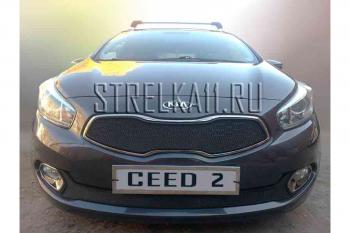 759 р. Зимняя заглушка решетки радиатора (верх) Стрелка11 KIA Ceed 2 JD дорестайлинг, хэтчбэк (2012-2015) (черная)  с доставкой в г. Пермь. Увеличить фотографию 2