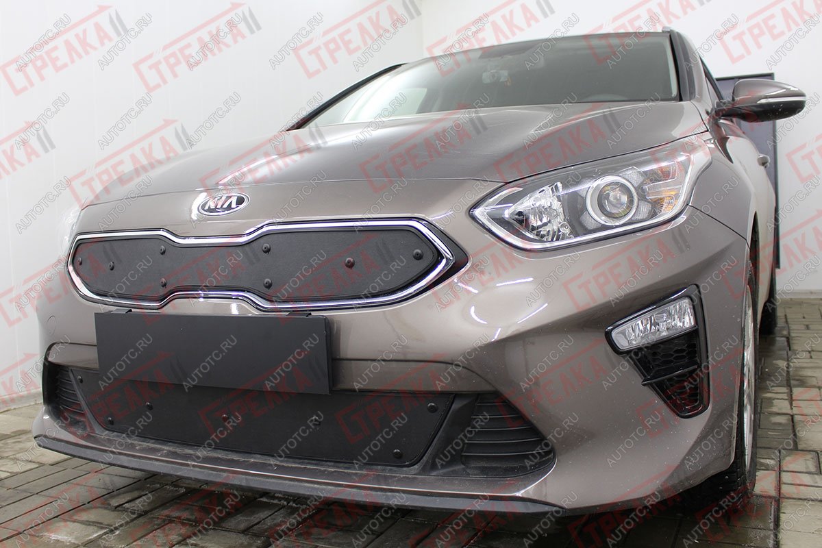 759 р. Зимняя заглушка решетки радиатора (низ с датчиком ACC) Стрелка11  KIA Ceed  3 CD (2018-2025) универсал, хэтчбэк (черная)  с доставкой в г. Пермь