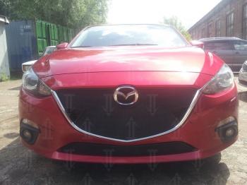 Зимняя заглушка решетки радиатора (верх с парктроником) Стрелка11 Mazda 3/Axela BM дорестайлинг, хэтчбэк (2013-2016) (черная)