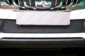 Зимняя заглушка решетки радиатора Стрелка11 Mitsubishi L200  5 KK,KL (2015-2019) дорестайлинг (черная)