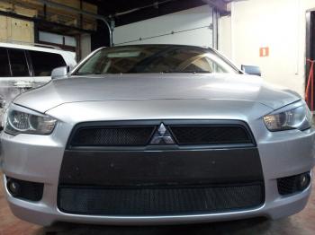 759 р. Зимняя заглушка решетки радиатора (верх, 2 части) Стрелка11 Mitsubishi Lancer 10 CY седан дорестайлинг (2007-2010) (черная)  с доставкой в г. Пермь. Увеличить фотографию 2