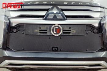 Зимняя заглушка решетки радиатора (низ с камерой) Стрелка11 Mitsubishi Pajero Sport QF рестайлинг (2019-2022) (черная)