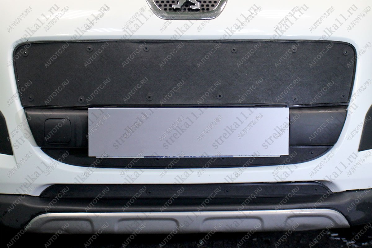 759 р. Зимняя заглушка решетки радиатора (середина) Стрелка11  Peugeot 3008 (2009-2013) дорестайлинг (черная)  с доставкой в г. Пермь