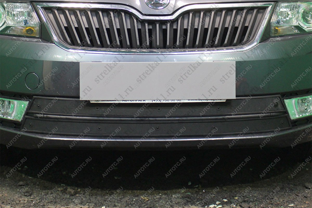 759 р. Зимняя заглушка решетки радиатора (2 части) Стрелка11  Skoda Rapid ( NH3,  NH1) (2012-2017) дорестайлинг лифтбэк, хэтчбэк дорестайлинг (черная)  с доставкой в г. Пермь