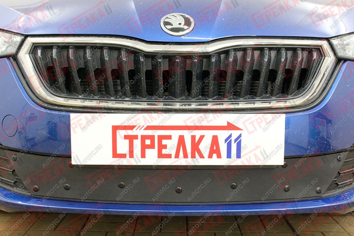 939 р. Зимняя заглушка решетки радиатора (низ с вентиляционной шторкой) Стрелка11  Skoda Rapid  MK2 (2019-2025) (черная)  с доставкой в г. Пермь