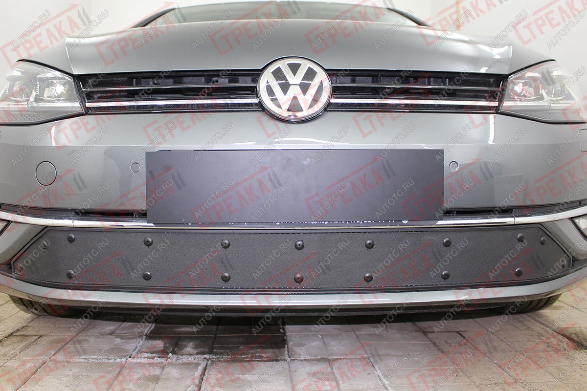 759 р. Зимняя заглушка решетки радиатора Стрелка11  Volkswagen Golf  7 (2017-2020) рестайлинг универсал, рестайлинг, хэтчбэк 5 дв. (черная)  с доставкой в г. Пермь