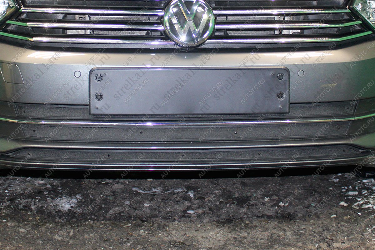 1 099 р. Зимняя заглушка решетки радиатора (1.4 TSI 1.8 2.0) Стрелка11 Volkswagen Passat B8 седан дорестайлинг (2015-2019) (черная)  с доставкой в г. Пермь