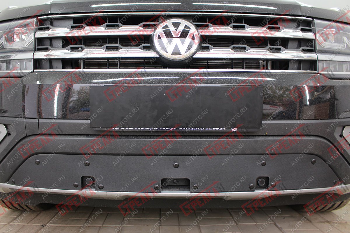 759 р. Зимняя заглушка решетки радиатора (низ с парктроником) Стрелка11  Volkswagen Teramont  CA1 (2016-2020) дорестайлинг (черная)  с доставкой в г. Пермь