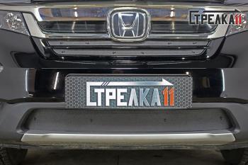Зимняя защита на стяжке (верх 2 части) Стрелка11 Honda Pilot  YF6 (2018-2021) рестайлинг (черная)