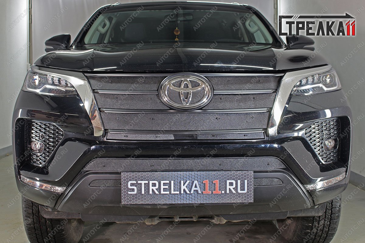 3 299 р. Зимняя защита на стяжке (верх 7 частей) Стрелка11  Toyota Fortuner  AN160 (2020-2025) рестайлинг (черная)  с доставкой в г. Пермь