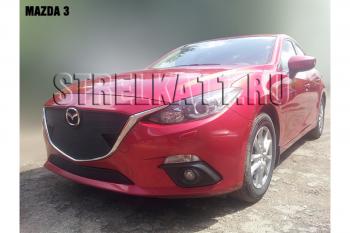 Зимняя заглушка решетки радиатора (верх) Премиум Стрелка11 Mazda 3/Axela BM дорестайлинг, хэтчбэк (2013-2016) (черная)