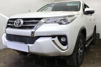 4 499 р. Защита радиатора (низ) (Black Onyx) Стрелка11 PREMIUM Toyota Fortuner AN160 рестайлинг (2020-2025) (черная)  с доставкой в г. Пермь. Увеличить фотографию 2