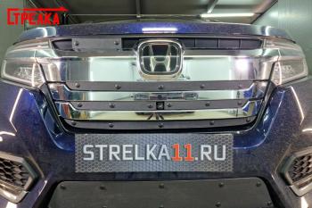 Зимняя заглушка решетки радиатора (верх 5 частей) Стрелка11 Honda Stepwgn Spada RP рестайлинг (2017-2021) (черная)
