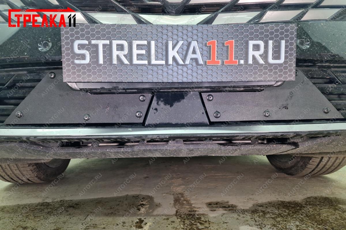 1 099 р. Зимняя заглушка решетки радиатора (низ 2 части) Стрелка11 Geely Atlas FX11 (2023-2025) (черная)  с доставкой в г. Пермь