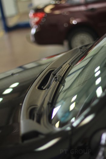 2 679 р. Накладка в проем стеклоочистителей лобового (жабо) Petroil Tuning  Renault Duster  HS (2010-2021) дорестайлинг, рестайлинг (Текстурная поверхность)  с доставкой в г. Пермь. Увеличить фотографию 2