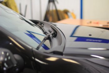 2 679 р. Накладка в проем стеклоочистителей лобового (жабо) Petroil Tuning  Renault Duster  HS (2010-2021) дорестайлинг, рестайлинг (Текстурная поверхность)  с доставкой в г. Пермь. Увеличить фотографию 3