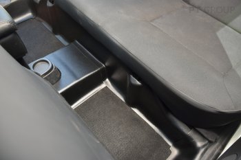 2 029 р. Накладки на ковролин заднего ряда Petroil Tuning Renault Duster HS дорестайлинг (2010-2015)  с доставкой в г. Пермь. Увеличить фотографию 3