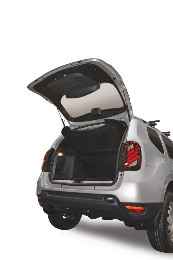 5 239 р. Накладка задней двери Petroil Tuning  Renault Duster  HS (2010-2021) дорестайлинг, рестайлинг  с доставкой в г. Пермь. Увеличить фотографию 3