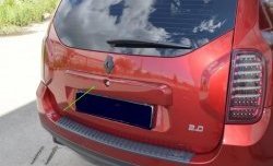 1 549 р. Накладка на пятую дверь Антихром Kart RS Renault Duster HS дорестайлинг (2010-2015) (Тисненный пластик)  с доставкой в г. Пермь. Увеличить фотографию 4