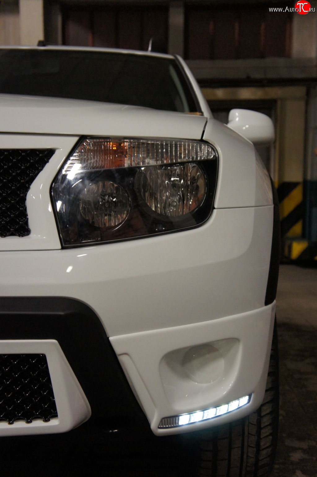 3 299 р. Накладки на боковые части переднего бампера с LED ДХО Drive  Renault Duster  HS (2010-2015) дорестайлинг (Неокрашенная)  с доставкой в г. Пермь
