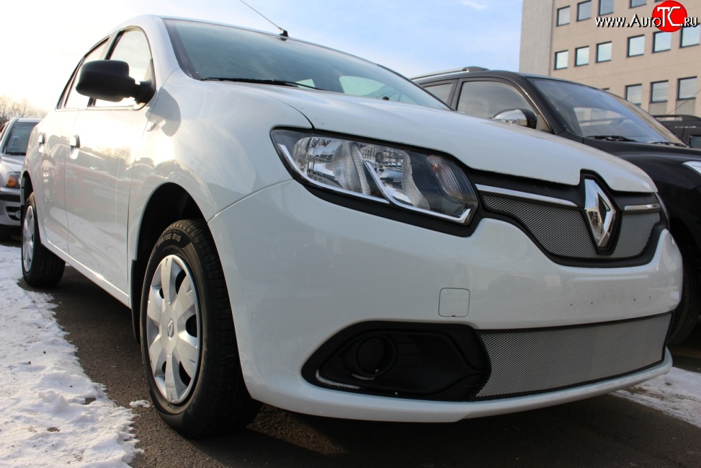 1 539 р. Нижняя сетка на бампер Russtal (хром) Renault Logan 2 дорестайлинг (2014-2018)  с доставкой в г. Пермь
