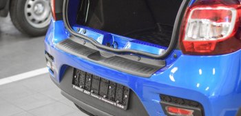 1 039 р. Накладка защитная на задний бампер ( Stepway) Petroil Tuning  Renault Sandero Stepway  (B8) (2014-2018) дорестайлинг (Текстурная поверхность)  с доставкой в г. Пермь. Увеличить фотографию 2