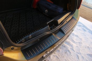 1 089 р. Накладка в проём багажника АртФорм Renault Sandero (B8) дорестайлинг (2014-2018)  с доставкой в г. Пермь. Увеличить фотографию 2