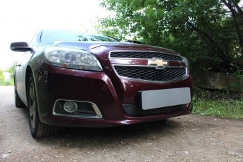 Защитная сетка радиатора в бампер (ячейка 3х7 мм) Стрелка 11 Стандарт Chevrolet Malibu 8 (2013-2015) (черная)