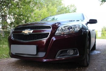 Защитная сетка радиатора в бампер (ячейка 3х7 мм) Стрелка 11 Стандарт Chevrolet Malibu 8 (2013-2015) (хром)