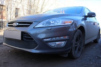 Защитная сетка радиатора в бампер (ячейка 3х7 мм) Стрелка11 Стандарт Ford Mondeo (2010-2014) Mk4,BD рестайлинг, седан, Mk4,DG рестайлинг, универсал (черная)