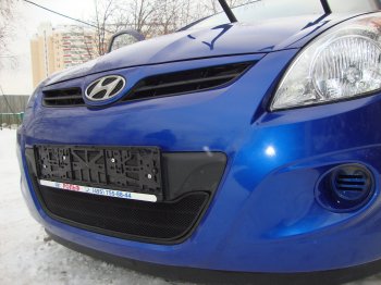 Защитная сетка радиатора в бампер (ячейка 3х7 мм) Стрелка11 Стандарт Hyundai i20  PB (2008-2012) хэтчбэк дорестайлинг (черная)