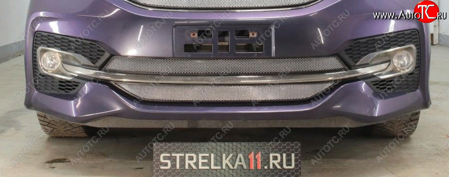 4 199 р. Защитная сетка радиатора в бампер (ячейка 3х7 мм, 2 части) Стрелка11 Стандарт  Honda StepWagon  5 RP1,RP2, RP3, RP4 (2015-2017) минивэн дорестайлинг (хром)  с доставкой в г. Пермь