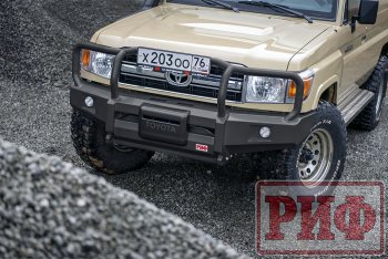 67 989 р. Бампер передний силовой РИФ Toyota Land Cruiser 78 (1990-1996) (С дополнительными фарами и защитной дугой, под штатную лебедку)  с доставкой в г. Пермь. Увеличить фотографию 2