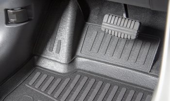 1 199 р. Коврики салона (полиуретан) TRIUMF 3D Toyota Highlander XU50 дорестайлинг (2013-2017) (Чёрные)  с доставкой в г. Пермь. Увеличить фотографию 2