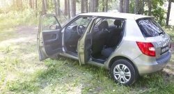 1 689 р. Накладки на порожки автомобиля RA (комплект 4 шт.) Skoda Fabia Mk2 хэтчбэк дорестайлинг (2007-2010)  с доставкой в г. Пермь. Увеличить фотографию 2