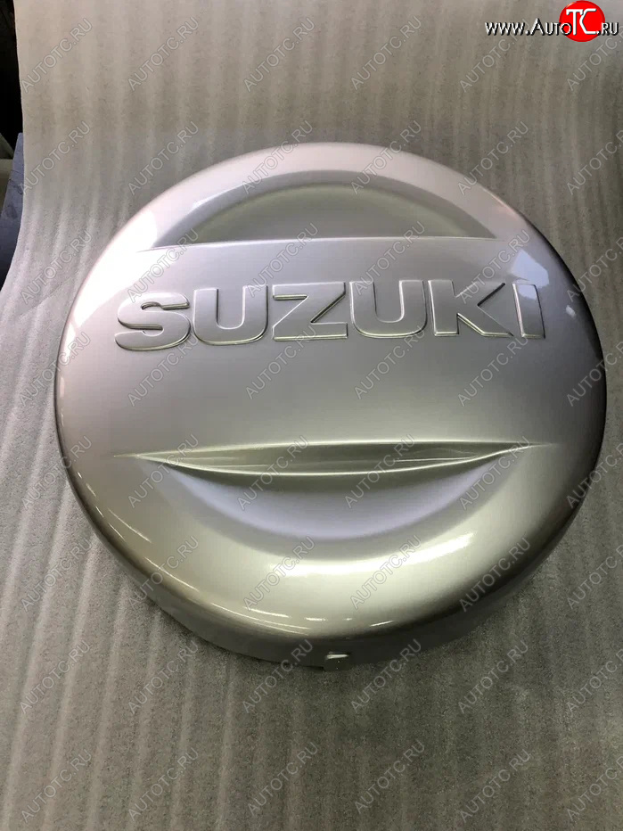 6 949 р. Пластиковый колпак запасного колеса SUZUKI (верхняя часть, 225/70/16)  Suzuki Grand Vitara ( FTB03 3 двери,  3TD62, TL52 5 дверей,  JT 5 дверей,  JT 3 двери,  JT) - Grand Vitara XL7 (неокрашенный)  с доставкой в г. Пермь