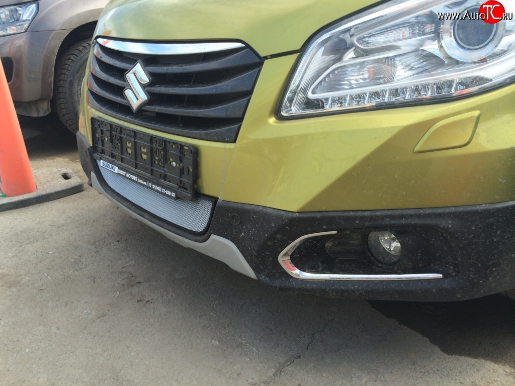 2 199 р. Сетка на бампер Russtal (хром) Suzuki SX4 JYB, JYA хэтчбэк дорестайлинг (2013-2016)  с доставкой в г. Пермь
